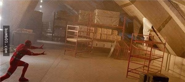 Thật ra chả có tí lửa nào.