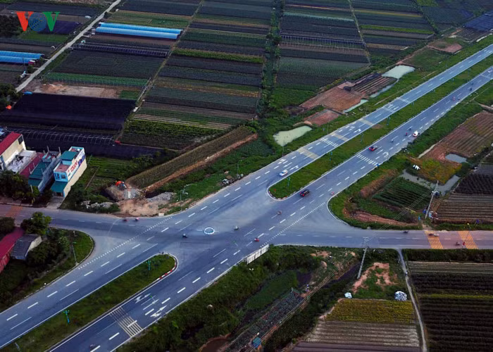 Đường được thiết kế theo tiêu chuẩn đường đô thị với vận tốc 80km/h, được đánh giá là đường đẹp, thuận lợi cho giao thông liên tỉnh thành phố, nhưng nhiều bất cập vẫn tồn tại dù đã được thông xe hơn 1 năm nay.