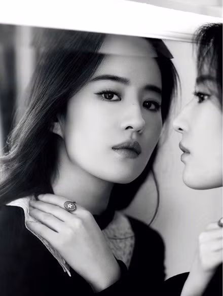 Khí chất bay bổng thoát tục của người đẹp họ Lưu.