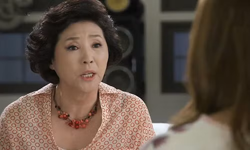 Mac cam voi mui co the, gai xinh khong dam gan gui dan ong