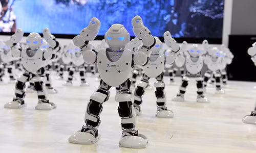 Robot thay the smartphone sap sua ra doi