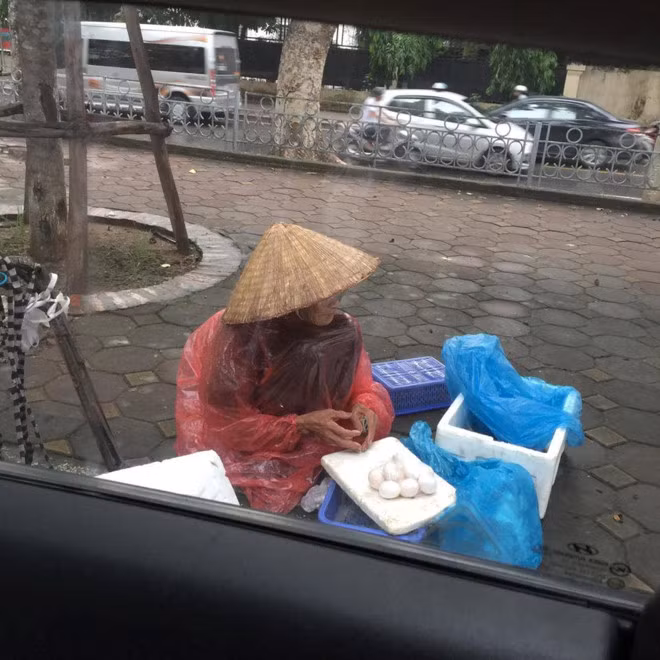 Cau chuyen cu ba doi mua ban trung va bai hoc lam tu thien