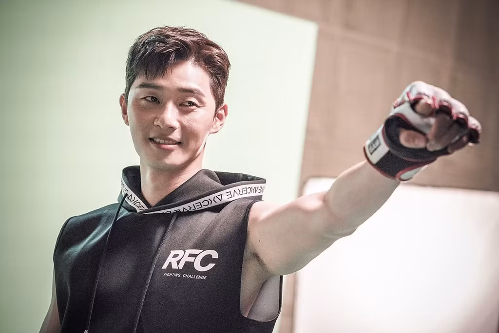 Tuy nhiên, xét về thành tích phim truyền hình lẫn điện ảnh, Park Seo Joon chưa thể vượt qua những gương mặt kỳ cựu như Kim Woo Bin, So Ji Sub, Jang Dong Gun… hay nhân tố trẻ, có lượng fan đông đảo như Song Joong Ki, Lee Min Ho, Kim So Hyun… bởi vậy, vị trí của sao nam She Was Pretty khó tránh khỏi sự tranh cãi.