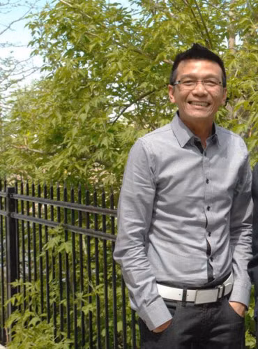 Năm 2006, nhạc sĩ Thái Thịnh công khai anh là người đồng tính.