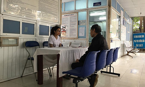 Một bệnh nhân đến để tư vấn căn bệnh HIV tại Bệnh viện 09. Ảnh: HQ.