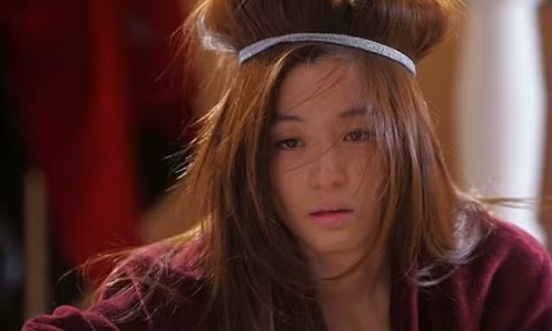 Chet lang khi thay hanh dong cua co dong nghiep voi chong minh