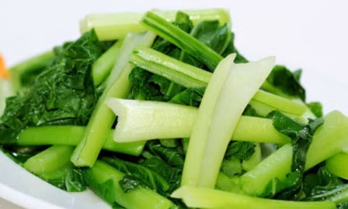 Luoc rau kieu nay la ban dang tu dau doc ca gia dinh