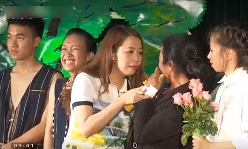 Nguoi me vi dai nuoi 9 tre mo coi chua de doi mot ngay