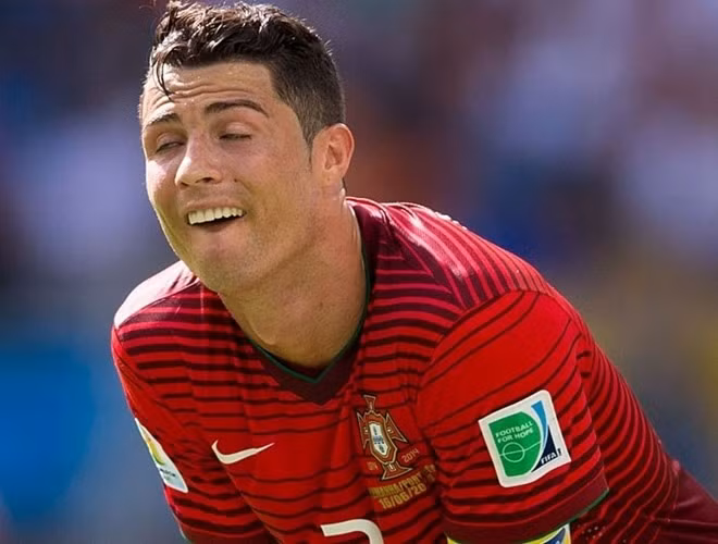 Biểu cảm khó đỡ của Ronaldo ở vòng bảng World Cup 2014.