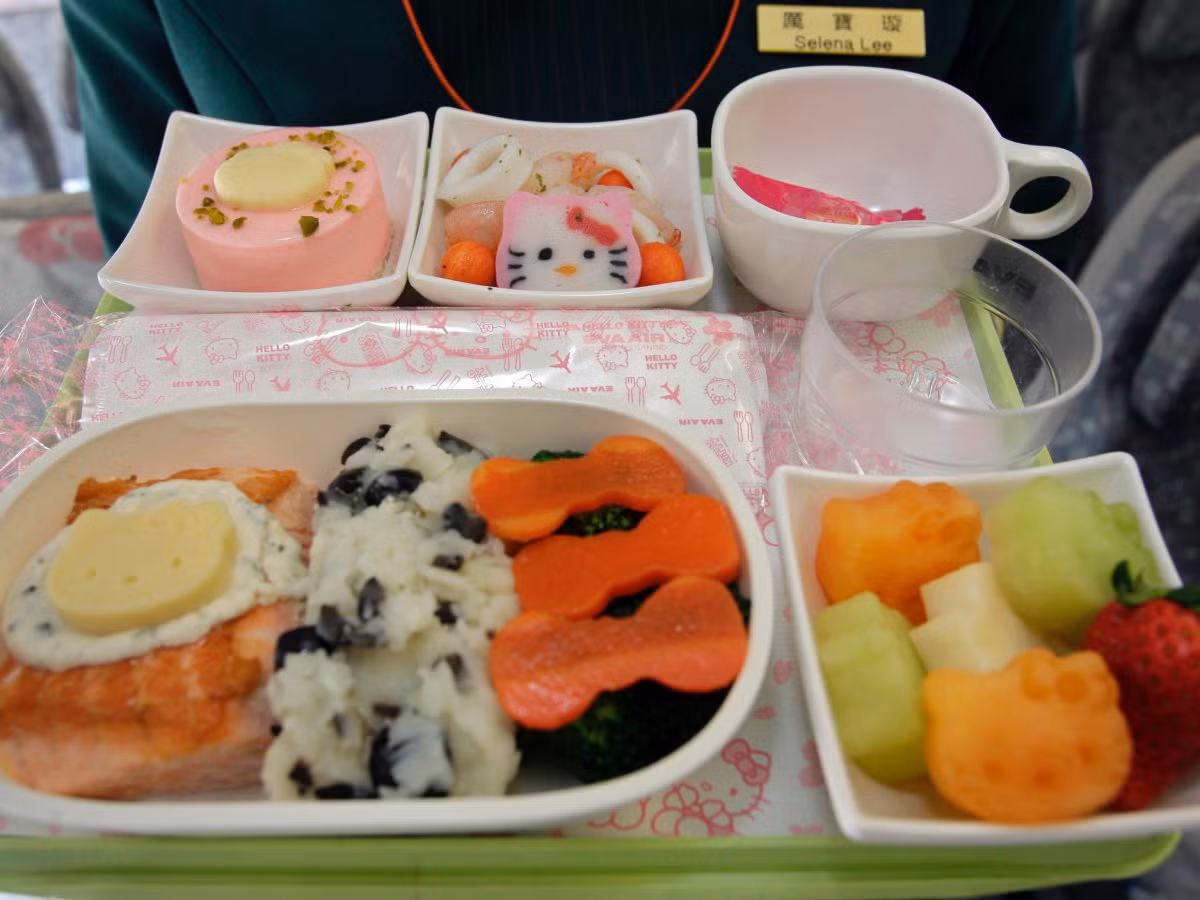 Các bữa ăn được trang trí rất dễ thương.