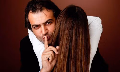 Dau hieu cua mot ong chong dang noi doi vo