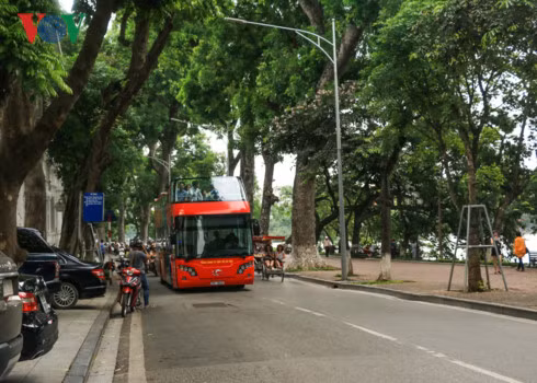 Nhung lo lang khi di xe buyt 2 tang o Ha Noi