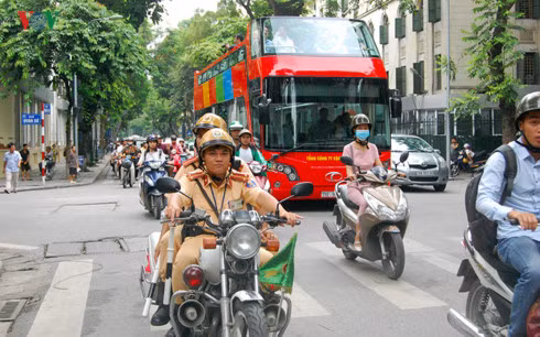 Nhung lo lang khi di xe buyt 2 tang o Ha Noi-Hinh-2