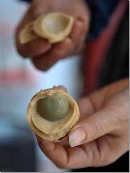 Trứng luộc trong nước tiểu bé trai đã phổ biến tại Trung Quốc hàng nghìn năm nay.