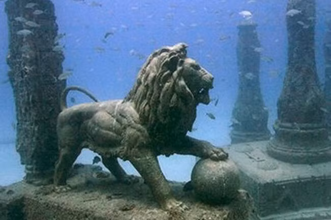 3. Vịnh Cambay, India Vịnh Cambay được phát hiện tình cờ khi một tổ chức kiểm tra mức độ ô nhiễm của nguồn nước. Các nhà sử học sau đó các định đây là thành phố lâu đời nhất trên Trái đất, với niên đại gần 9.500 năm. Một số người tin rằng, nền văn minh Harappan thực sự bắt nguồn từ Vịnh Cambay, sau khi thành phố này ngập dưới nước biển.