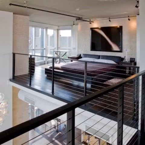 Ngoài làm cầu thang, dây cáp có thể được sử dụng để làm rào chắn cho những ngôi nhà có gác xép.