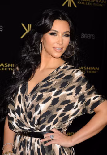 Mặc dù cuộc hôn nhân chóng vánh của Kris Humphries và Kim Kardashian chỉ kéo dài trong 72 ngày nhưng anh đã mua tặng Kim chiếc nhẫn kim cương trị giá 2 triệu USD.