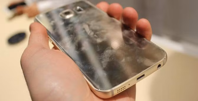 Vỏ điện thoại bằng kính, nên hay không? - Hình 3 Vo dien thoai bang kinh, nen hay khong?-Hinh-3