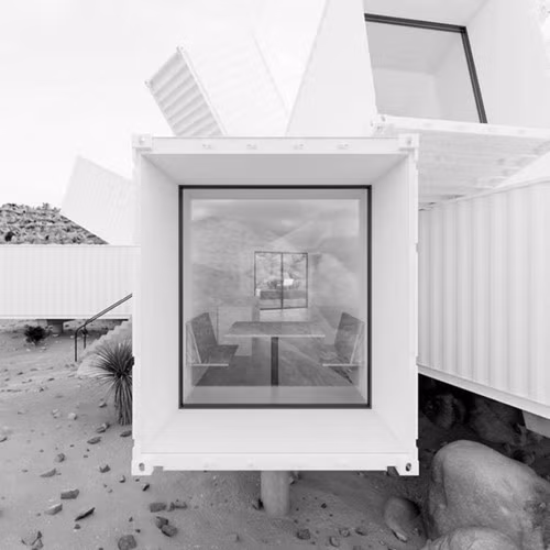 Kiến trúc và phong cách của ngôi nhà thể hiện sức sáng tạo vô bờ bến của gia chủ và nhà thiết kế, biến ngôi nhà để ở huyền ảo và long lanh như trong phim 3D đầy màu sắc.