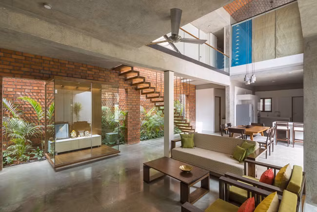 Thiết kế mở tối đa với những khung cửa kính lớn giúp nhà tràn ngập ánh sáng và dễ dàng đón gió tự nhiên.