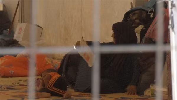 Noi khiep dam o khu trai bi mat cho cac co dau IS