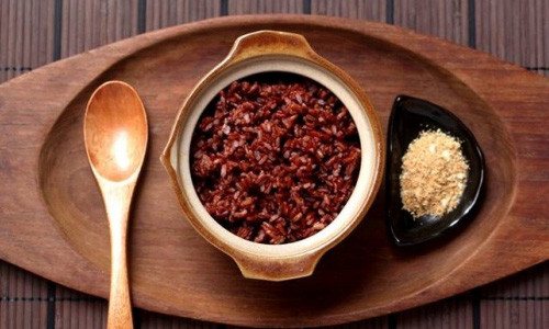 Ăn cơm gạo lứt giúp giảm cân, bụng phẳng - Ảnh: Internet