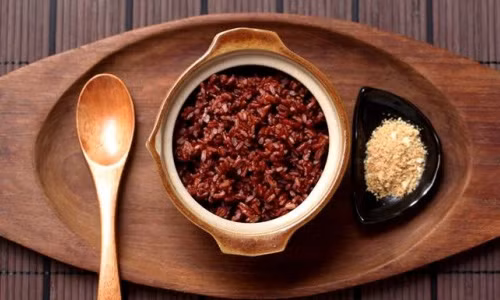 Ăn cơm gạo lứt giúp giảm cân, bụng phẳng - Ảnh: Internet