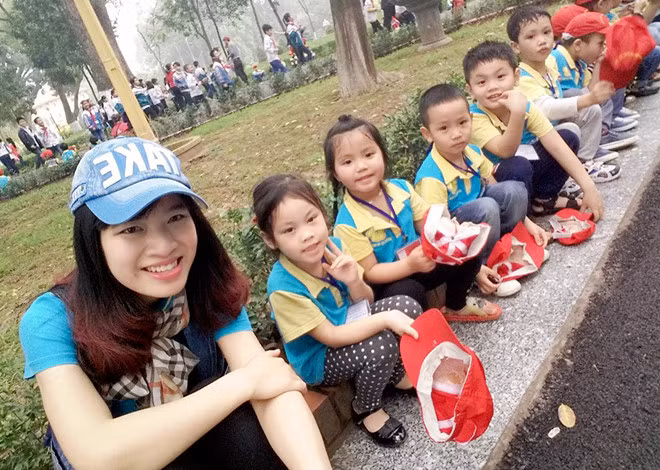 Co giao mam non 9X ke chuyen mot nam rong ngu me vi ap luc-Hinh-2