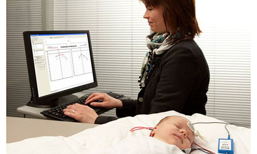 Nếu không được phát hiện và điều trị kịp thời, bệnh nhân nghe kém sẽ không giao tiếp được, không học được từ những âm thanh xung quanh, đặc biệt là ở lứa tuổi trẻ em. Ảnh minh hoạ: Internet