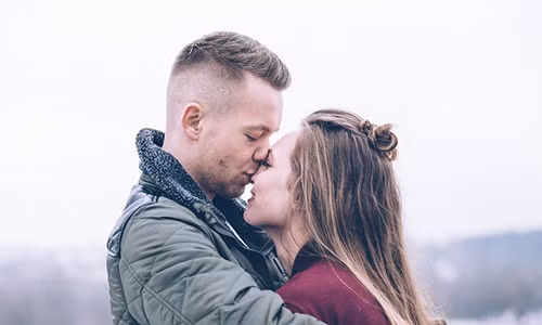 Tai sao phu nu lai cu phai lo "giu chong"?