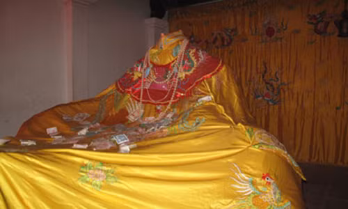 My Chau va nhung dieu bi an ve nguoi me cua con trai Trong Thuy