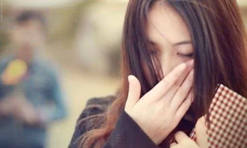 Lan dau ra mat, co gai bi nha ban trai de biu vi hoc trung cap