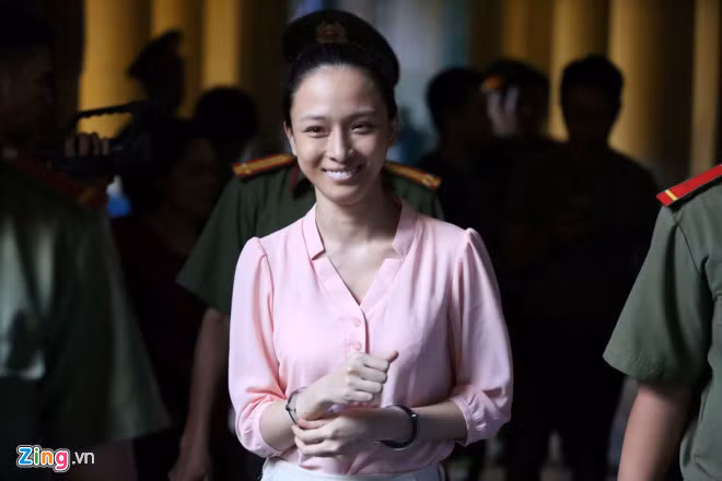 Quyet dinh tam dinh chi dieu tra co keo dai vu an hoa hau Phuong Nga?-Hinh-2