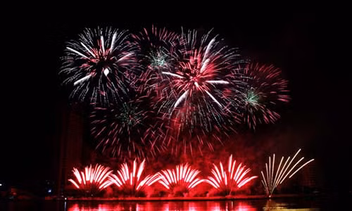 Xuat hien ve gia dem chung ket Le hoi phao hoa quoc te Da Nang