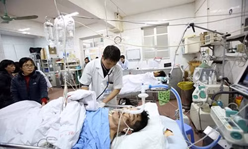 Chang trai 20 tuoi tu vong vi chu quan sau khi bi nga va dau