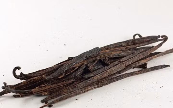 Vani tự nhiên : Khác với loại vani nhân tạo mà chúng ta thường dùng, vani tự nhiên được cho là một trong những loại gia vị đắt đỏ nhất trên thế giới.(Ảnh: Kiến Thức)