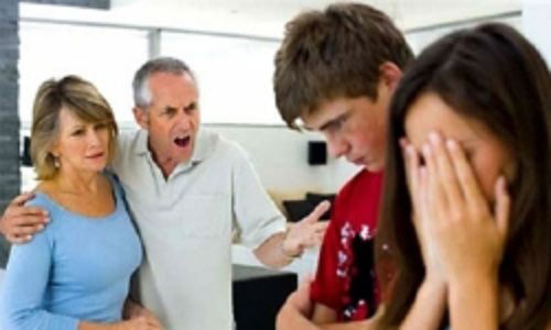 Cuộc sống hôn nhân của tôi bắt đầu lục đục khi tôi chuyển về nhà bố mẹ vợ ở (Ảnh minh họa: IT)