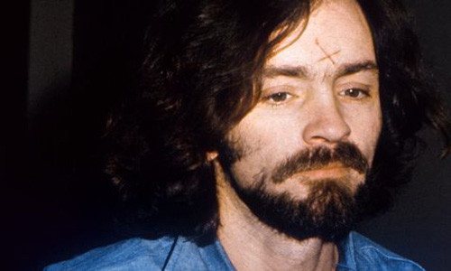 Charles Manson là một nhân vật khét tiếng nhất thập niên 1960 ở Mỹ, một kẻ biến tướng trong phong trào hippie.