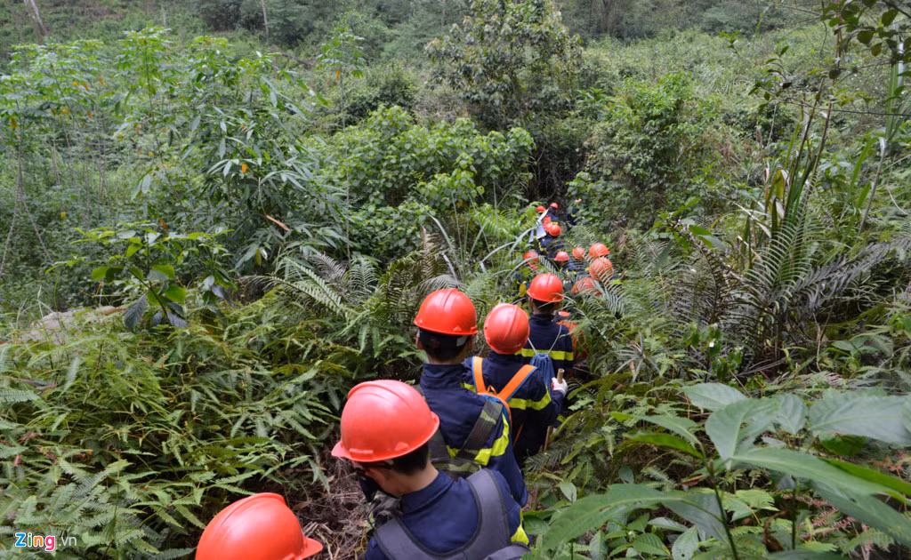 Việc trải nghiệm sinh tồn đòi hỏi mỗi cá nhân phải có sức khỏe, tinh thần đồng đội cao. Trước khi bước vào quá trình di chuyển trong rừng, các em được cán bộ trung tâm cứu hộ cứu nạn thuộc ĐH Phòng cháy Chữa cháy và Cục Phòng cháy Chữa cháy hướng dẫn và rèn luyện.