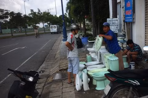 Tan trang bon cau: Nghe hiem o Sai Gon