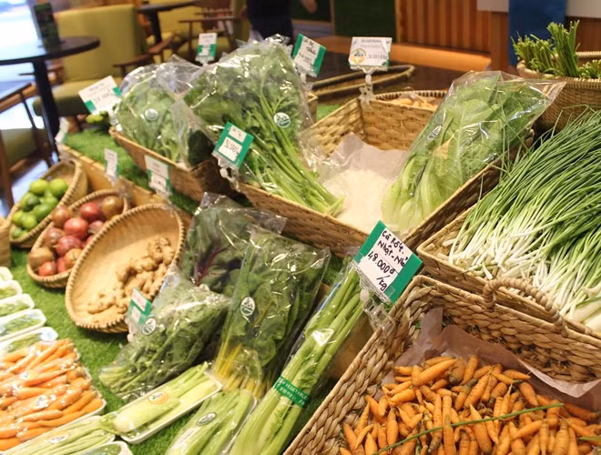 Rau organic "ba khong" ngheo nan o sieu thi Sai Gon-Hinh-3