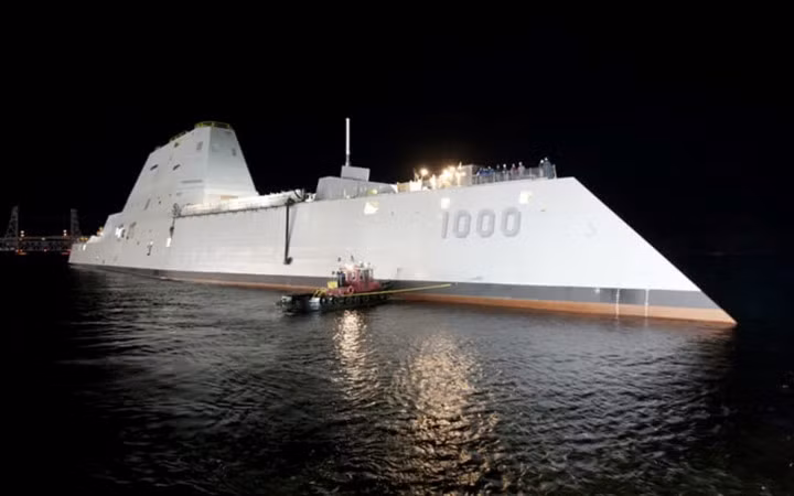USS Zumwalt (DDG-1000) – 7,5 tỷ USD: Là loại tàu khu trục lớp Zumwalt của Hoa Kỳ.