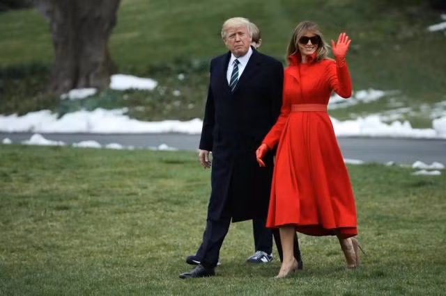 Từng là người mẫu thời trang, Melania Trump luôn biết cách chọn đồ và nổi bật trong bất cứ trang phục nào.