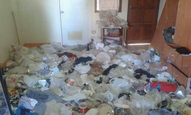 Kinh hoang rac ngap mat khi nu sinh vien thue nha chuyen di