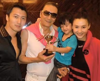 Bố của Tạ Đình Phong quyết định để lại toàn bộ tài sản cho con dâu cũ và các cháu.