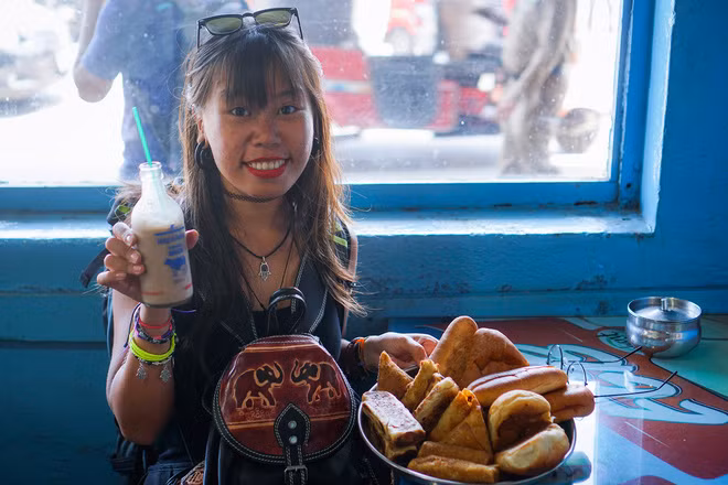 Co gai Sai Thanh "xach ba lo len va di" phuot vong quanh Trai Dat-Hinh-2