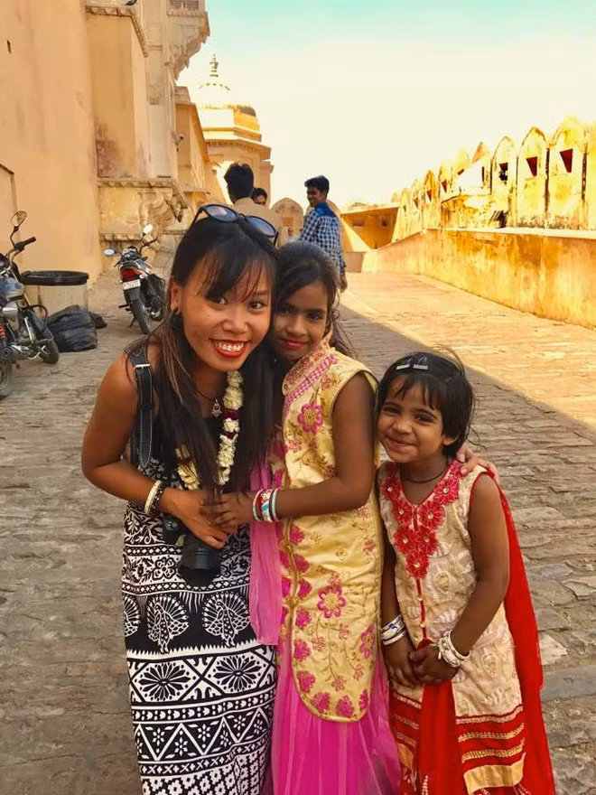 Co gai Sai Thanh "xach ba lo len va di" phuot vong quanh Trai Dat-Hinh-3