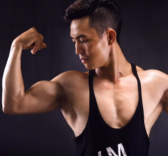 8X so huu co bung 6 mui: "Du nua dem toi van phai an du thuc don"-Hinh-2