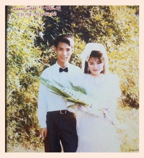 Các mẹ hồi xưa xinh chẳng kém các hot girl bây giờ. Cô dâu mang nét hiền dịu và vô cùng Á Đông. Ảnh: Hải Yến