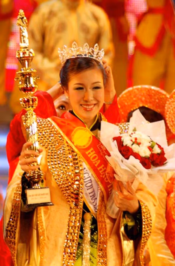 Hoa hậu Ngô Phương Lan Là Hoa hậu Thế giới người Việt đầu tiên năm 2007, Ngô Phương Lan để lại ấn tượng vô cùng sâu sắc trong mắt công chúng. Từ gương mặt, thần thái vô cùng điềm đạm, dễ thiện cảm đến những câu nói nhẹ nhàng, thông minh và tinh tế, tất cả tạo nên một Hoa hậu toàn diện Ngô Phương Lan.